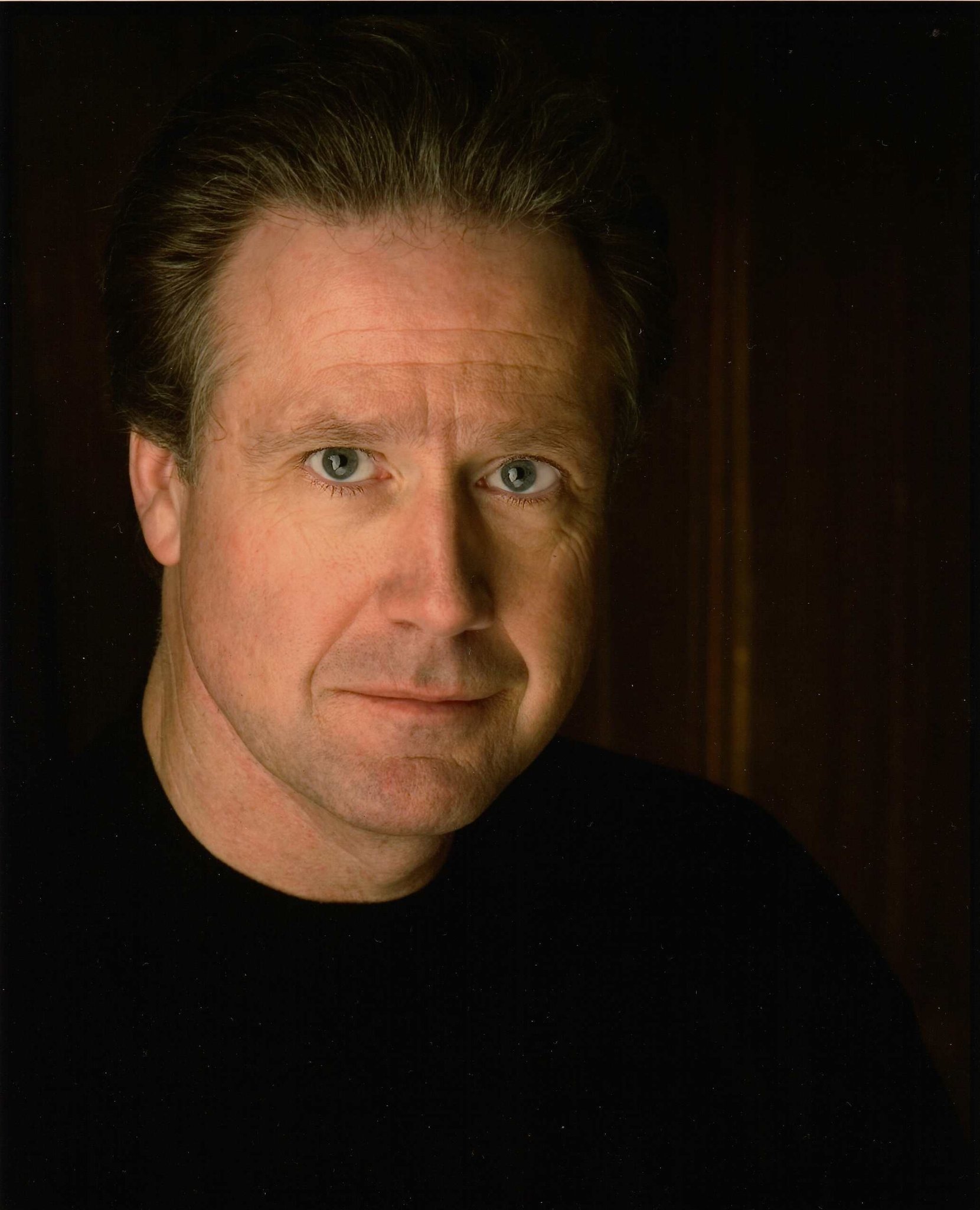 Фото - Джонатан Уиттакер: 1660x2048 / 265 Кб