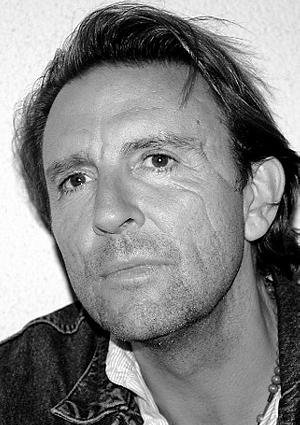 Фото - Финтан МаКеоун: 300x425 / 38 Кб