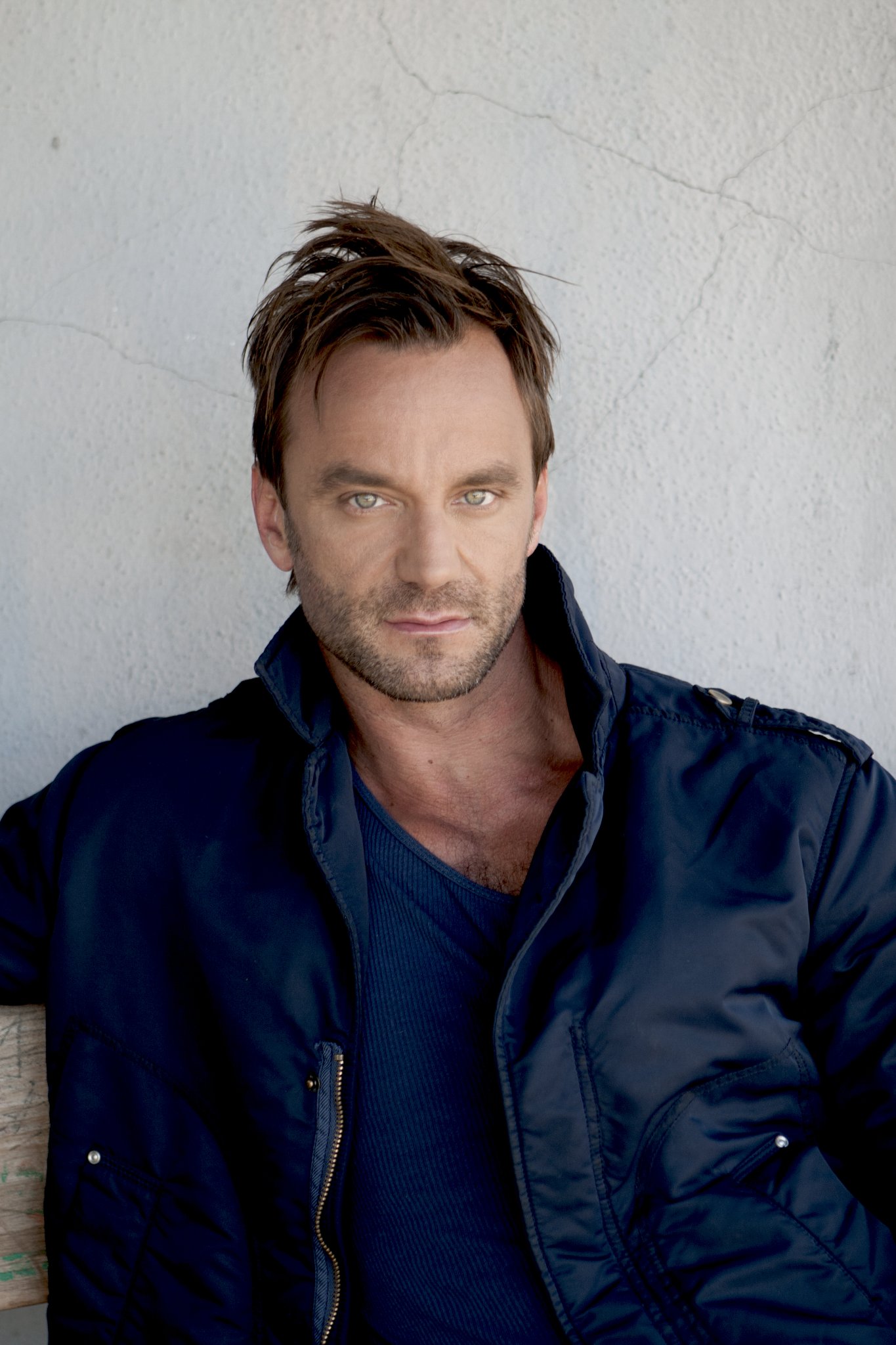 Фото - Йон Кейси: 1365x2048 / 298 Кб