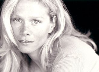 Фото - Michelle Guthrie: 328x239 / 17 Кб