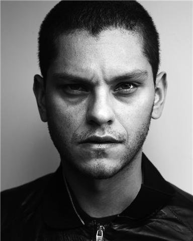 Фото - Daniel Louis Rivas: 384x480 / 25 Кб