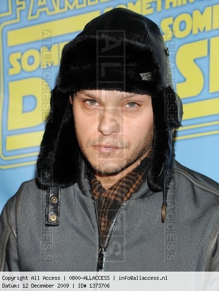 Фото - Daniel Louis Rivas: 452x600 / 74 Кб