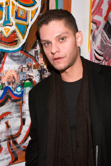 Фото - Daniel Louis Rivas: 434x650 / 70 Кб