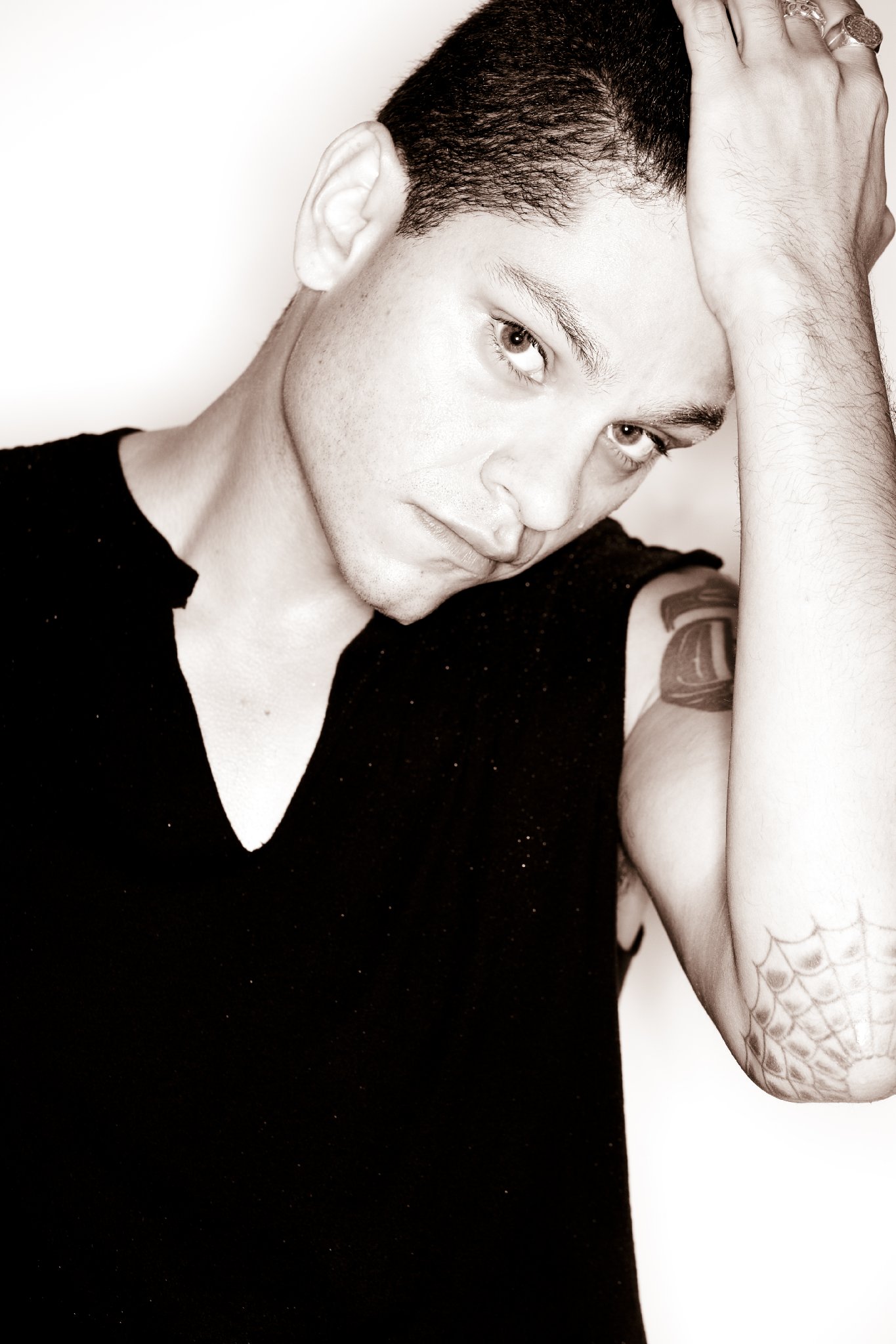 Фото - Daniel Louis Rivas: 1365x2048 / 279 Кб