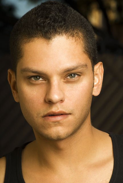 Фото - Daniel Louis Rivas: 432x645 / 40 Кб