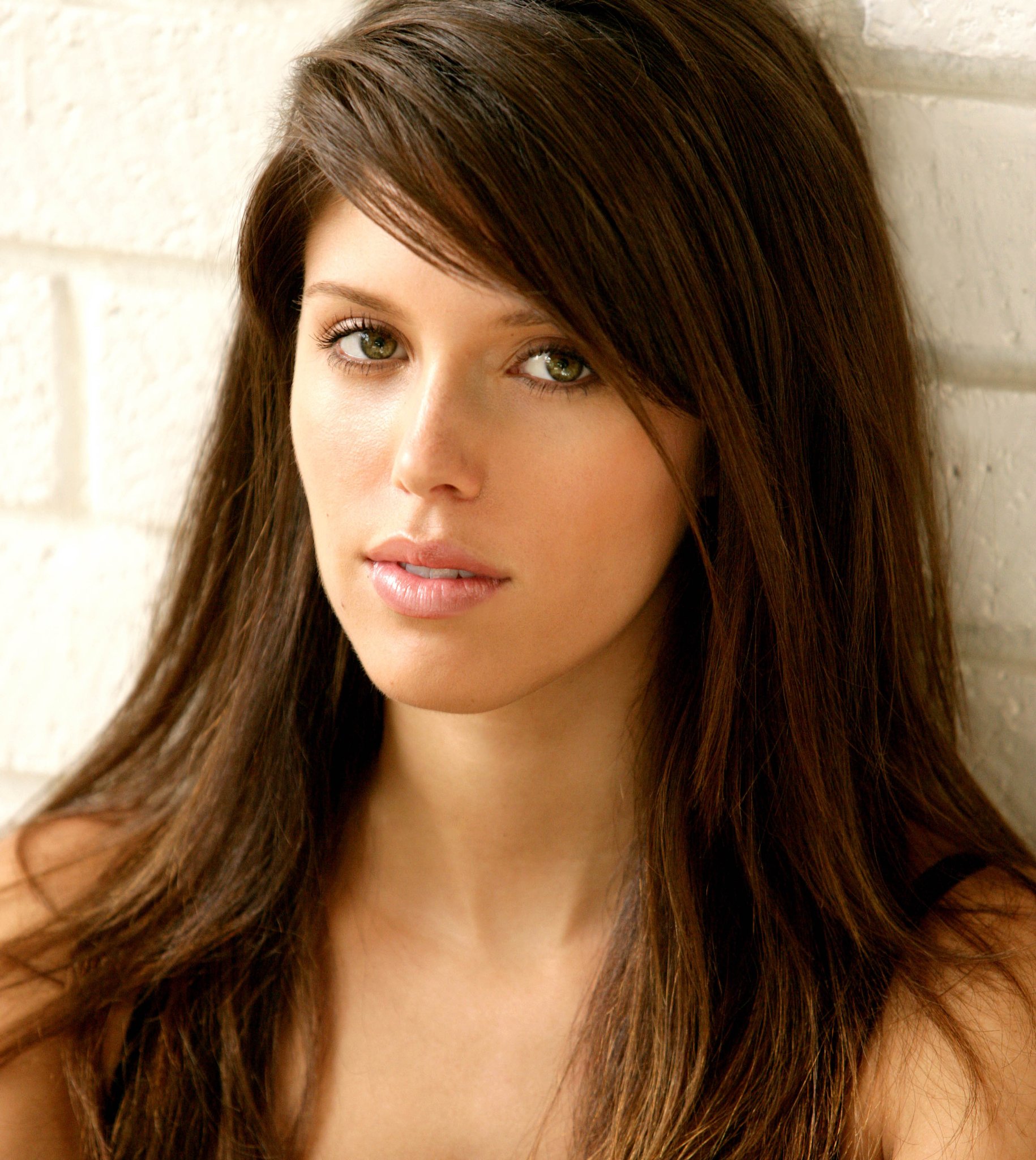 Фото - Кейла Юэлл: 1830x2048 / 528 Кб