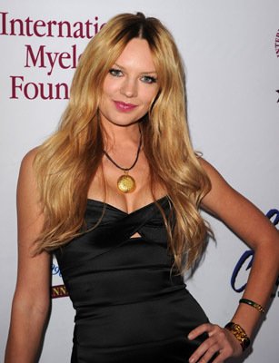 Фото - Наташа Алам: 307x400 / 26 Кб