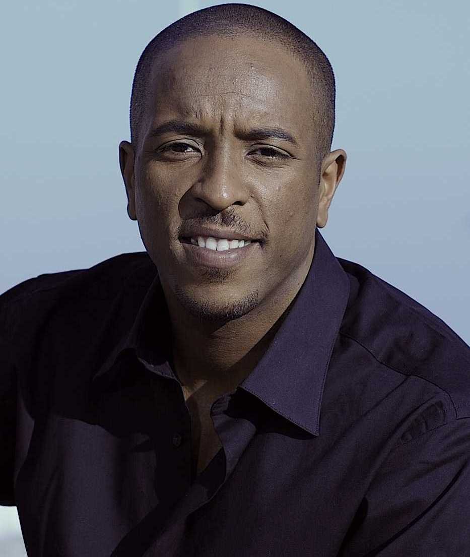 Фото - Брэндон Квинтин Адамс: 933x1105 / 87 Кб