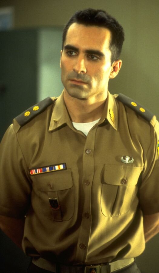 Фото - Нестор Карбонелл: 525x899 / 56 Кб