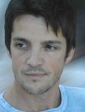 Фото - Jonathan Del Arco: 300x393 / 19 Кб