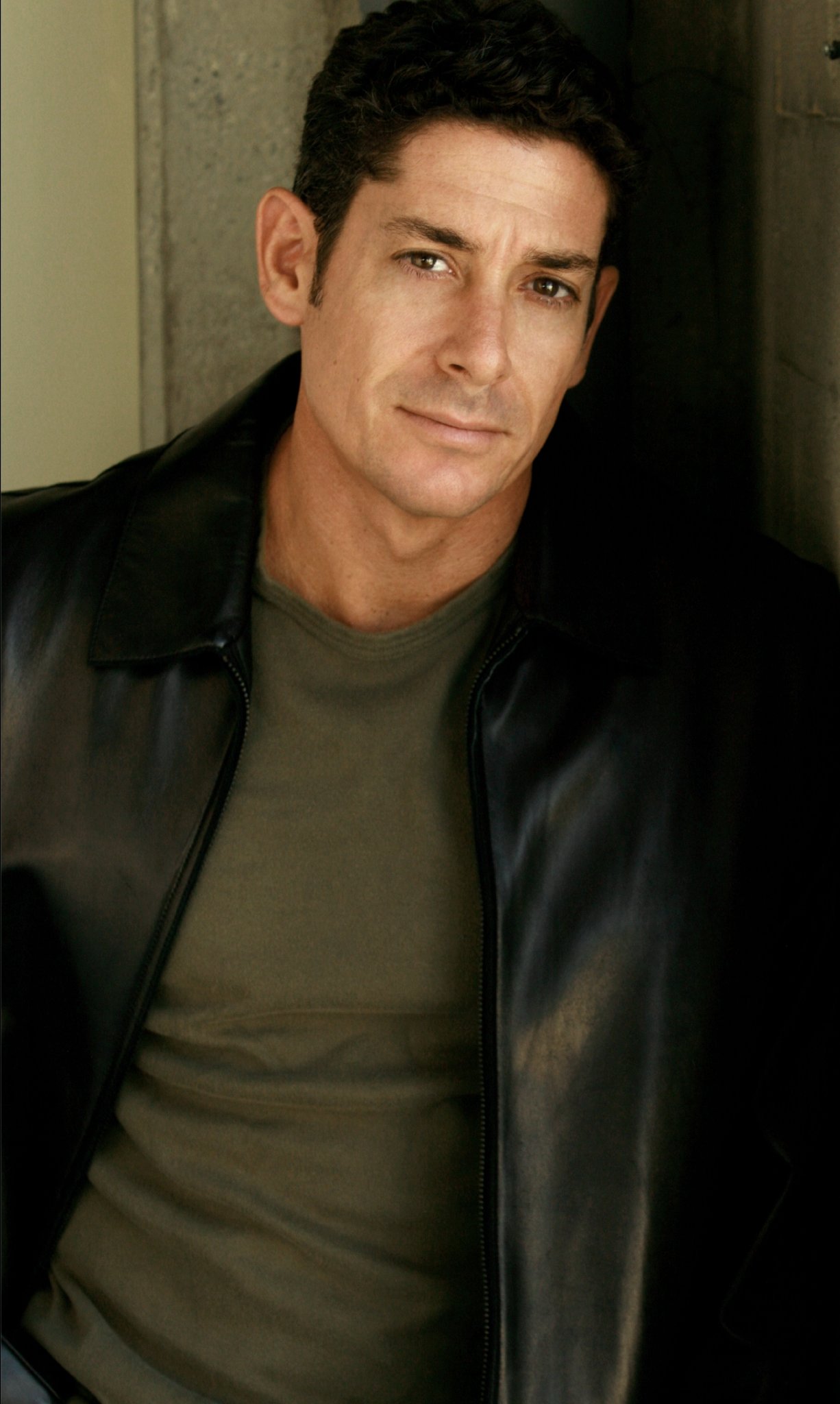 Фото - Scott Alan: 1226x2048 / 223 Кб