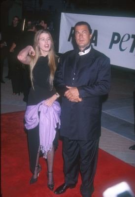 Фото - Стивен Сигал: 274x400 / 18 Кб