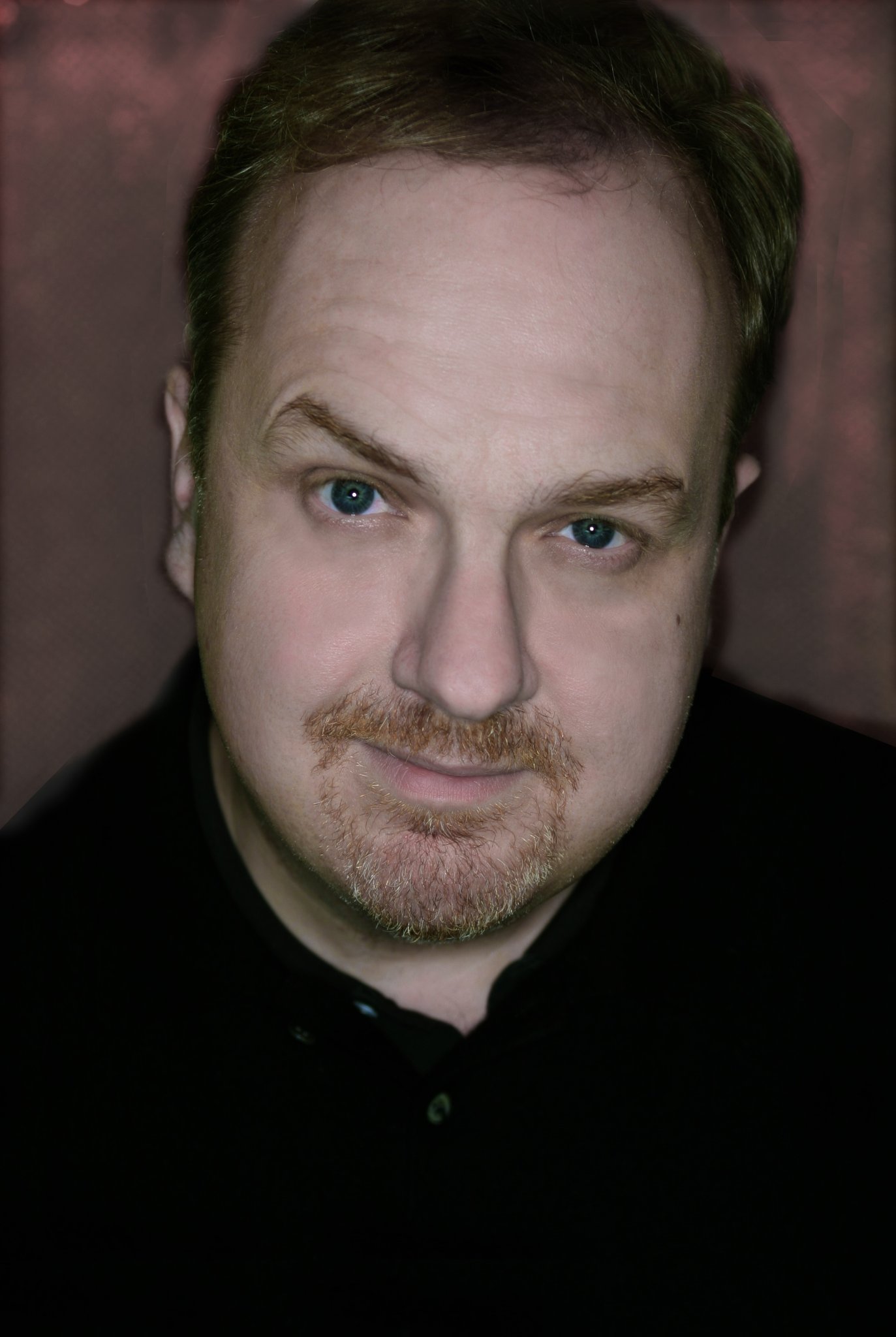 Фото - Джордж Хикенлупер: 1373x2048 / 204 Кб