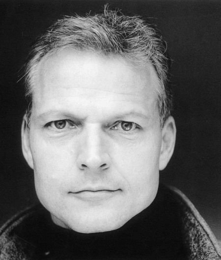 Фото - Роберт Льюис: 450x529 / 37 Кб