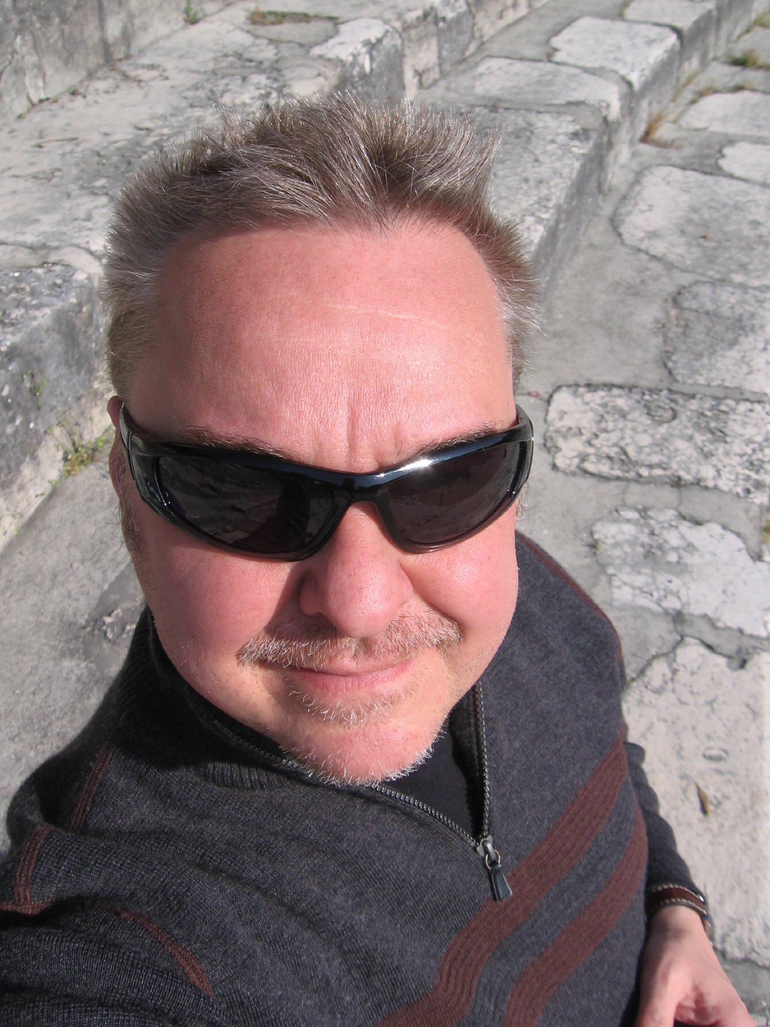 Фото - Andy Prosky: 1536x2048 / 512 Кб