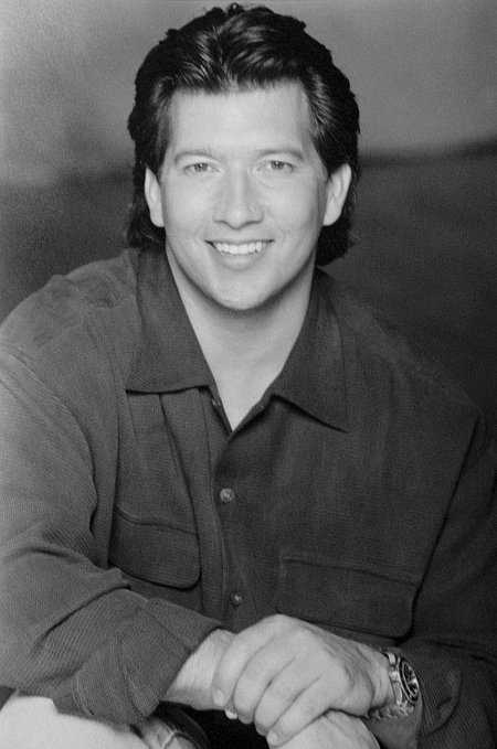 Фото - Стив Люческу: 450x679 / 59 Кб