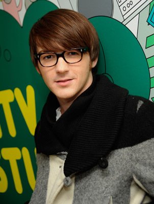 Фото - Дрейк Белл: 302x400 / 26 Кб