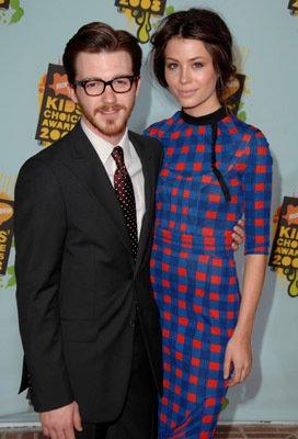 Фото - Дрейк Белл: 272x400 / 26 Кб