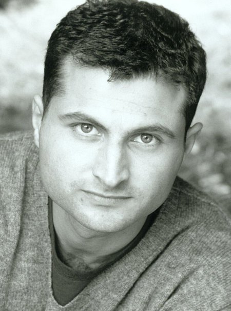 Фото - Рафаэлло Дегруттола: 450x606 / 55 Кб