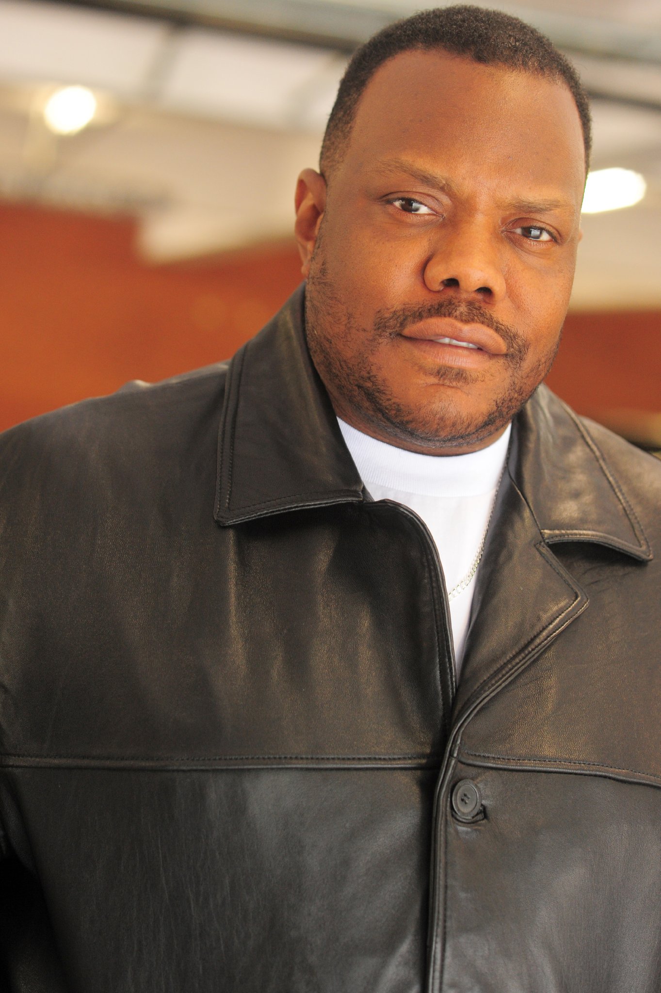 Фото - Джордж Шарперсон: 1363x2048 / 397 Кб