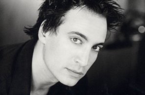 Фото - Зэкэри Троун: 296x195 / 10 Кб