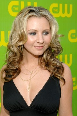 Фото - Беверли Митчелл: 266x400 / 25 Кб