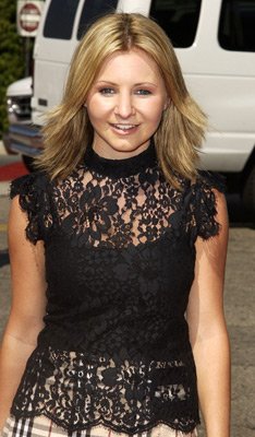 Фото - Беверли Митчелл: 234x400 / 28 Кб