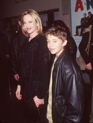 Фото - Мелани Гриффит: 304x400 / 19 Кб