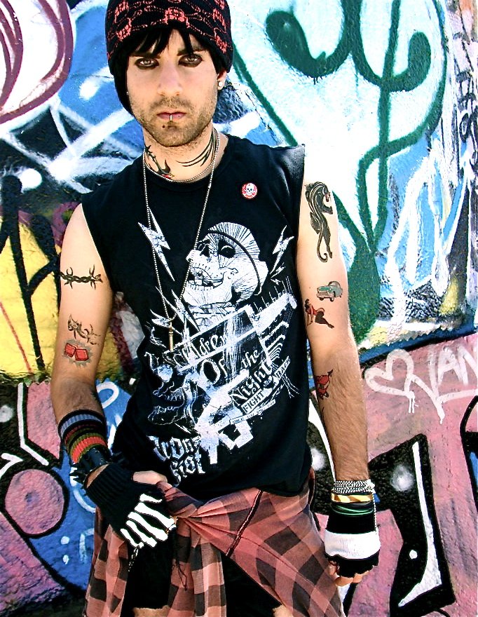 Фото - Nik Tyler: 682x880 / 207 Кб