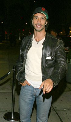 Фото - Карлос Леон: 233x400 / 21 Кб