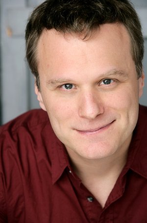 Фото - Крис МакГарри: 300x455 / 23 Кб