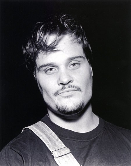 Фото - Томми Нохилли: 450x568 / 39 Кб