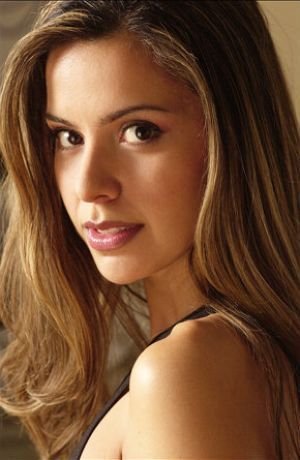 Фото - Anna Alvim: 300x460 / 27 Кб