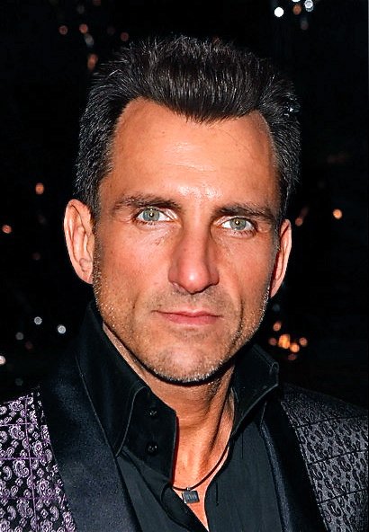 Фото - Уасс М. Стивенс: 410x592 / 59 Кб