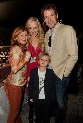 Фото - Викки Льюис: 271x400 / 26 Кб