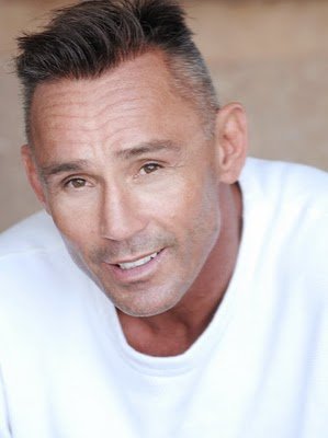 Фото - Оливье Грюнер: 299x400 / 17 Кб