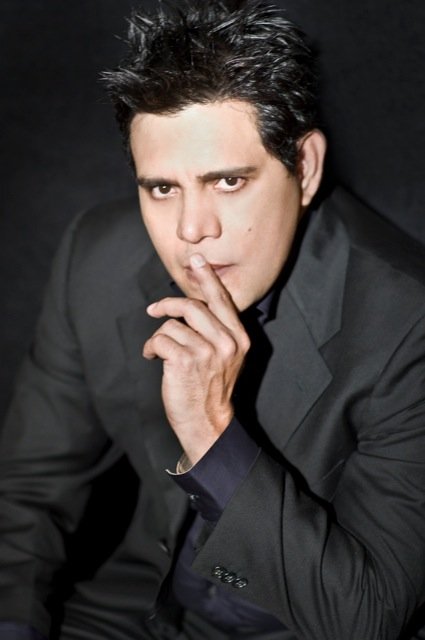 Фото - Raul Julia-Levy: 425x640 / 35 Кб