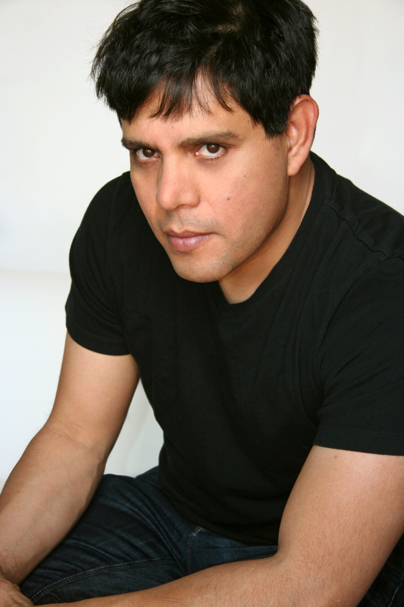 Фото - Raul Julia-Levy: 1365x2048 / 283 Кб