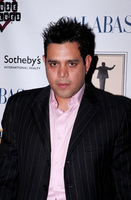 Фото - Raul Julia-Levy: 263x400 / 22 Кб