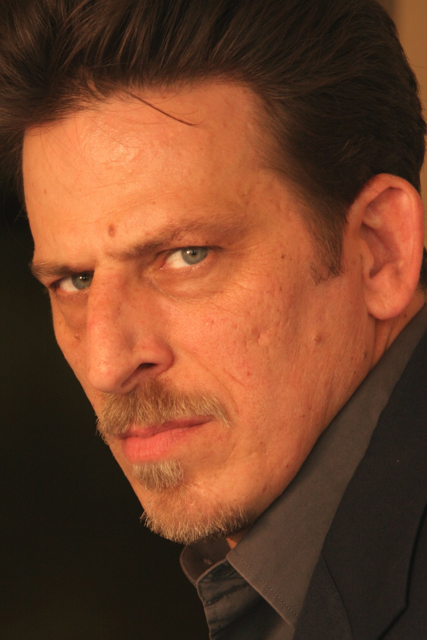 Фото - Ви Джей Фостер: 1366x2048 / 309 Кб