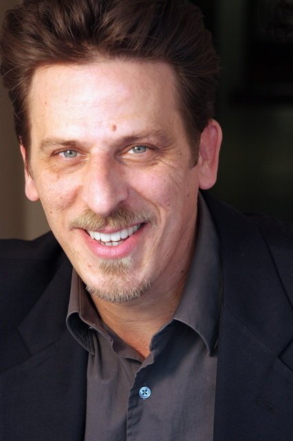 Фото - Ви Джей Фостер: 426x640 / 42 Кб