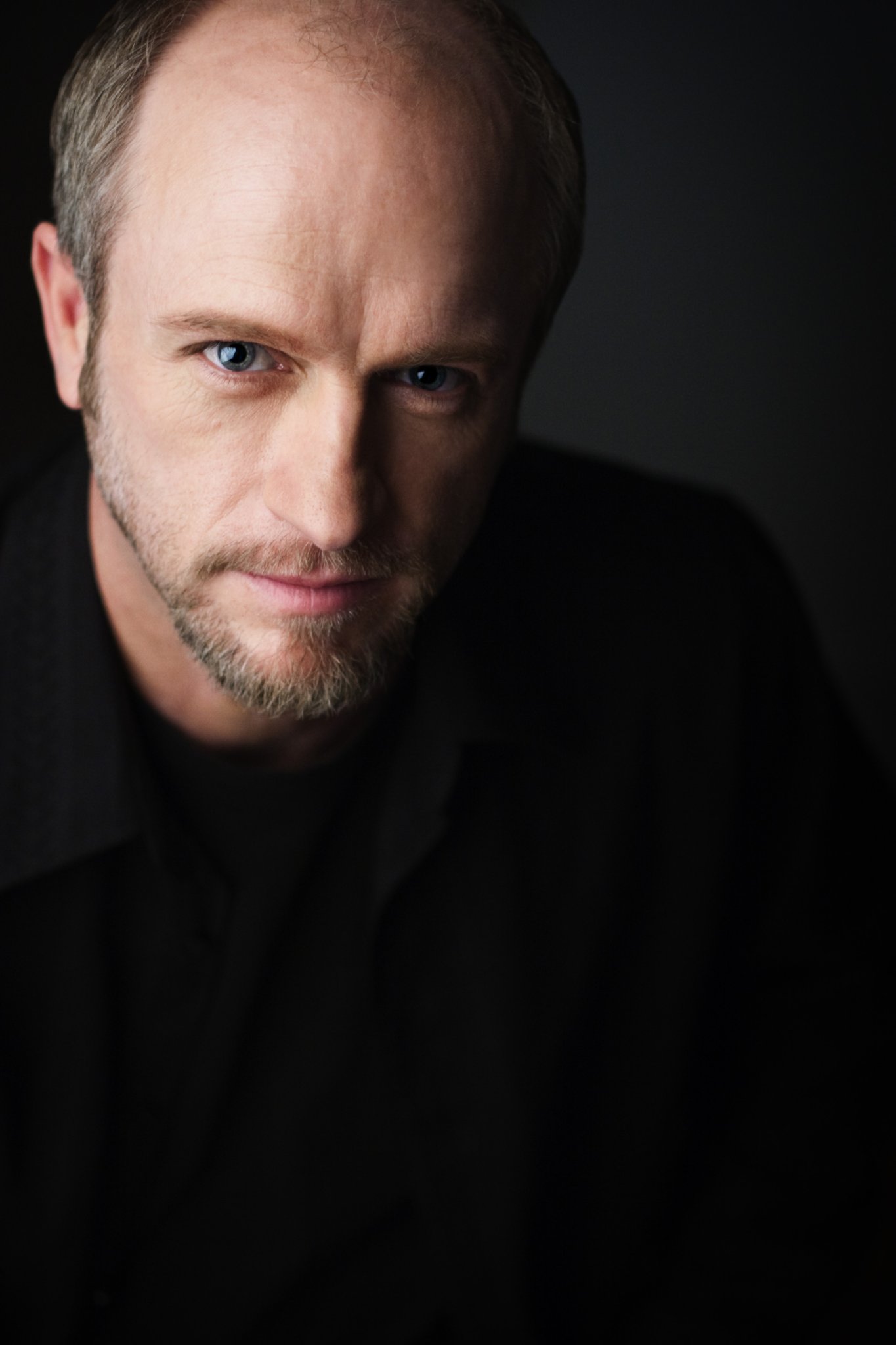 Фото - Расселл Ходжкинсон: 1365x2048 / 148 Кб