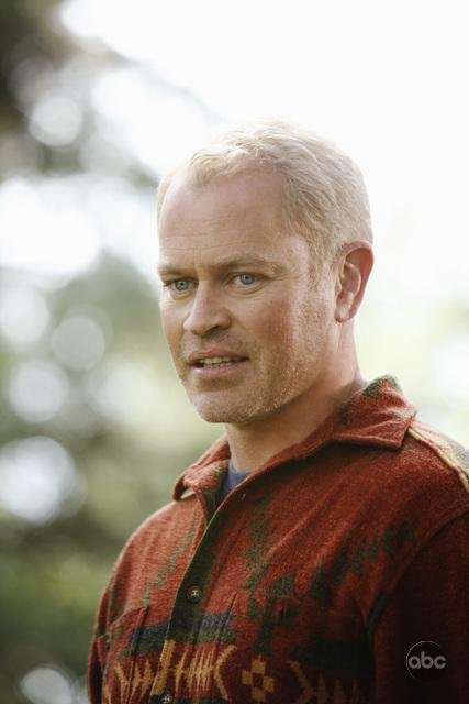 Фото - Нил МакДонаф: 427x640 / 36 Кб