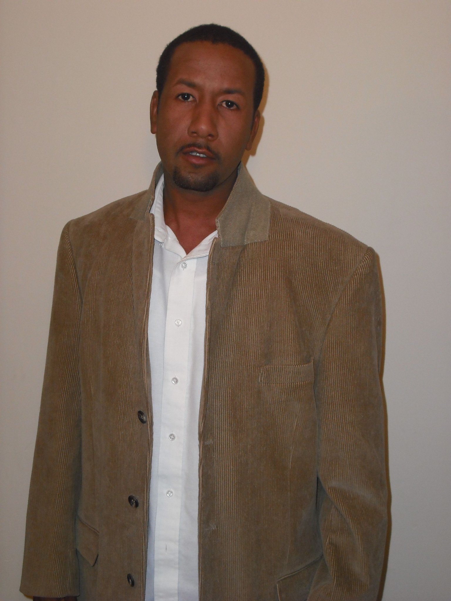 Фото - Anthony Singleton: 1536x2048 / 352 Кб