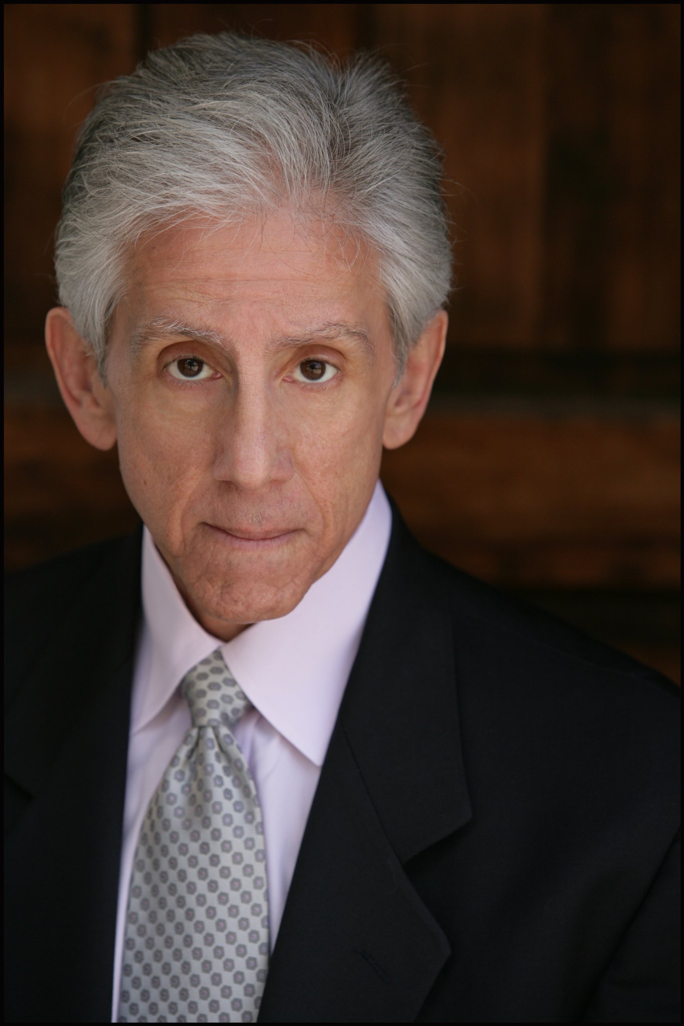 Фото - Howard S. Miller: 1365x2048 / 228 Кб