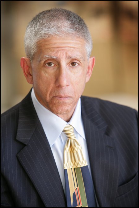 Фото - Howard S. Miller: 450x675 / 45 Кб