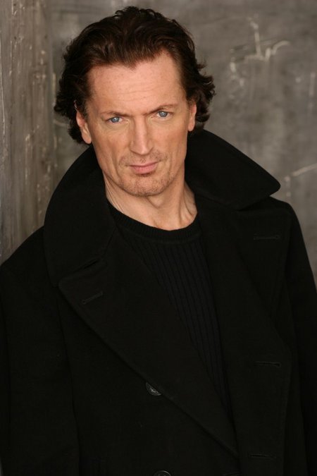 Фото - Michael Joseph Carr: 450x675 / 30 Кб