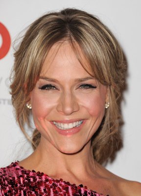 Фото - Джули Бенц: 288x400 / 25 Кб