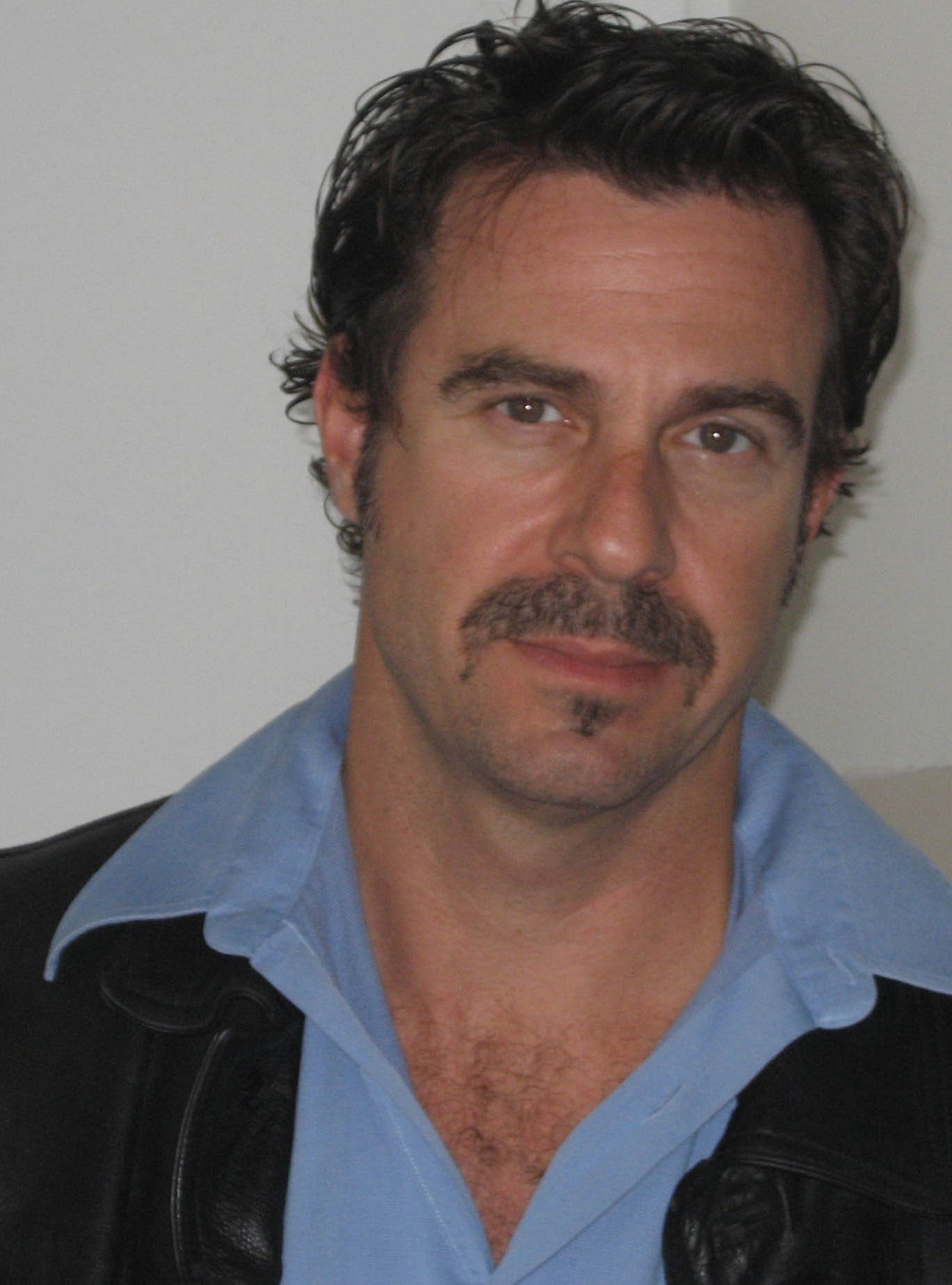 Фото - Джон Миз: 1368x1845 / 183 Кб