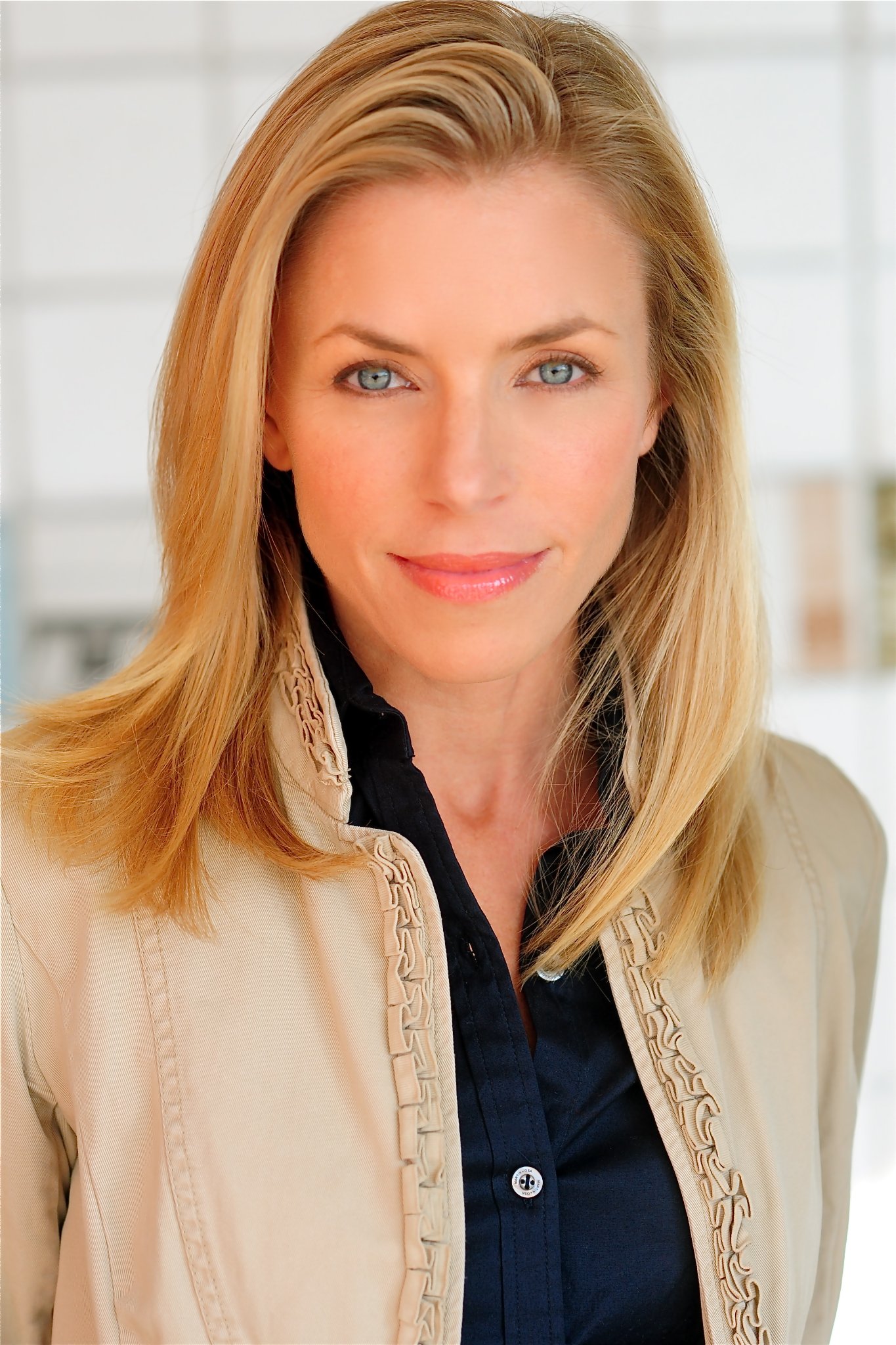 Фото - Andrea C. Robinson: 1365x2048 / 445 Кб